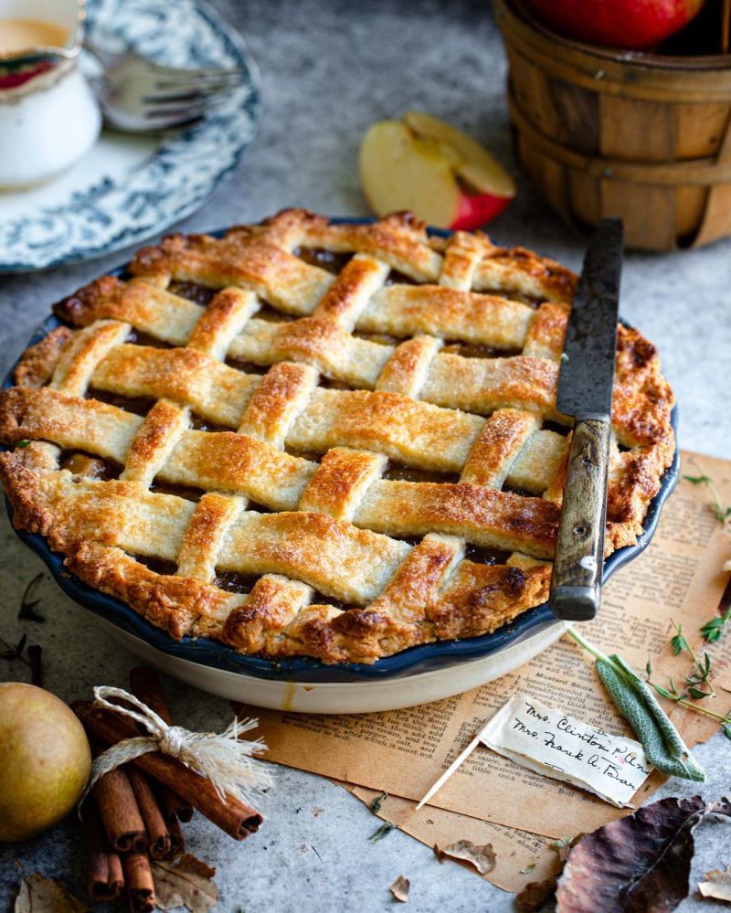 apple-pie-sweet-vanila-sauce